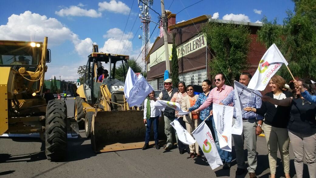 Tezoyuca2018's tweet photo. El Ing. Carlos Ramos dio banderazo al trabajo en la Avenida Pascual Luna, importante obra de inversión de 4.51 MDP. https://t.co/gK27anBSRI