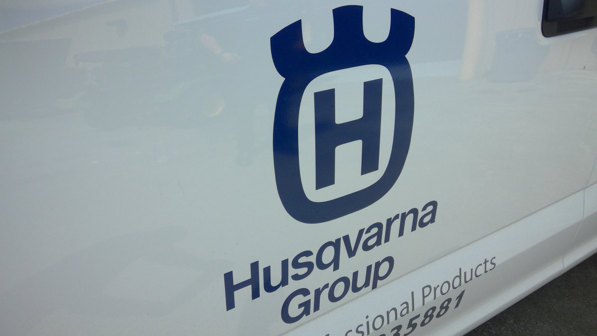 Thank you Marcelo from #Husqvarna demonstrating battery operated technology w/blowers, hedgers, trimmers to #TESTA Eqpt. Techs  <a href="/ShowTurf/">ShowTurf</a>
