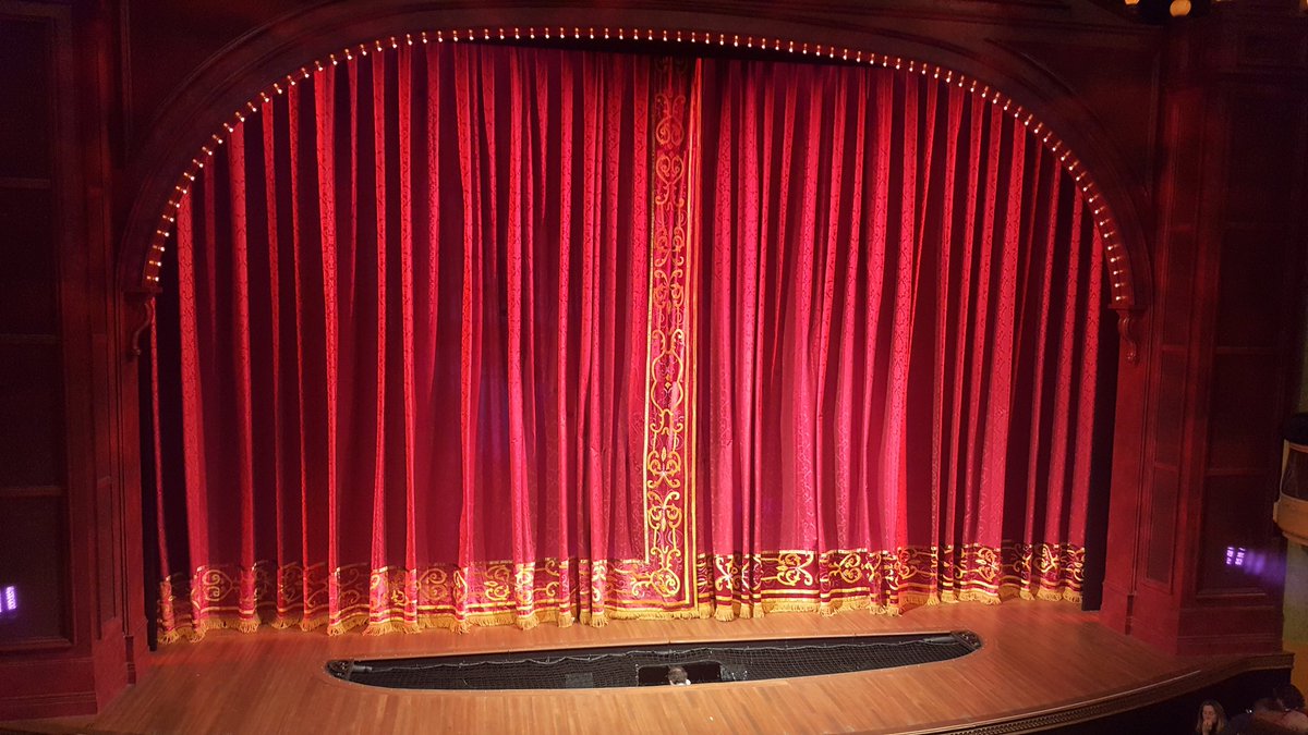 Show Curtains 