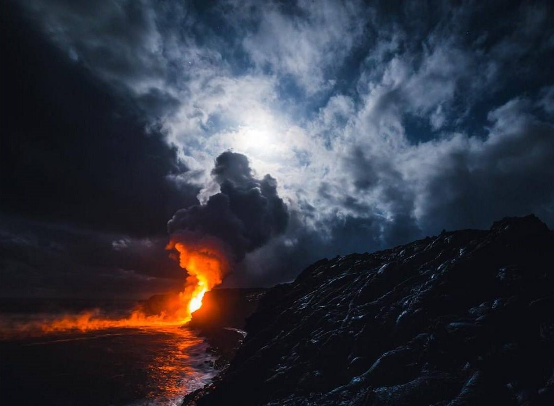 mark_tarello's tweet photo. WOW! Erupting Kilauea Volcano seen this week in Hawaii. Photo credit: Lance Page. #Volcano #HIwx https://t.co/UwI0oXxSqt