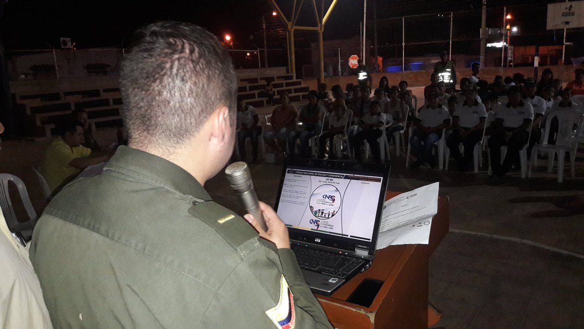 PoliciaCucuta's tweet photo. #AEstaHora Cdte. Estación Los Patios Subteniente Cristian Sotelo rinde balance general sobre la actividad policial en el municipio. https://t.co/1fKYwMWeFW
