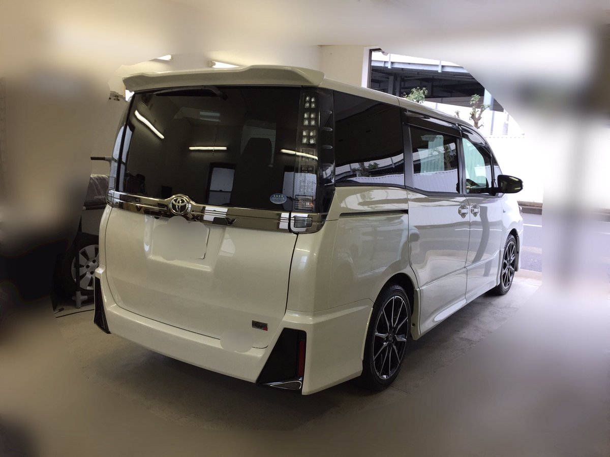 神奈川 カーメイク 湘南 En Twitter トヨタ ヴォクシー80 G S カーフィルム施工とボディガラス系コーティング施工 新車納車 間も無く持ち込んでくれました 80ヴォクシー ノア エスクァイアのスライドドアのガラスは問題多きドットセラミックが有るのでフィルムの貼り