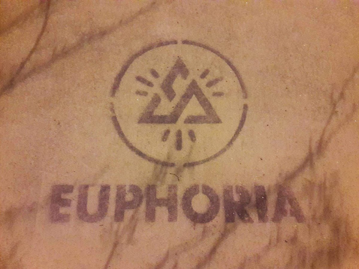 justjulie111's tweet photo. @euphoriafest dope shit https://t.co/1KKqMErxxx