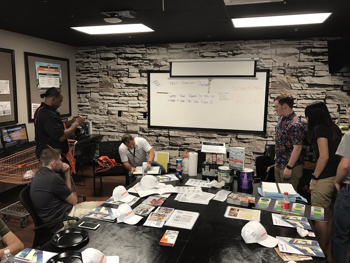 pepena45's tweet photo. Great class with @blaylock_rob with Behr @THD_Melissa @jim_varney @THD_D287 @HomeDepot @BehrPaint https://t.co/WelJ2Pyz7E