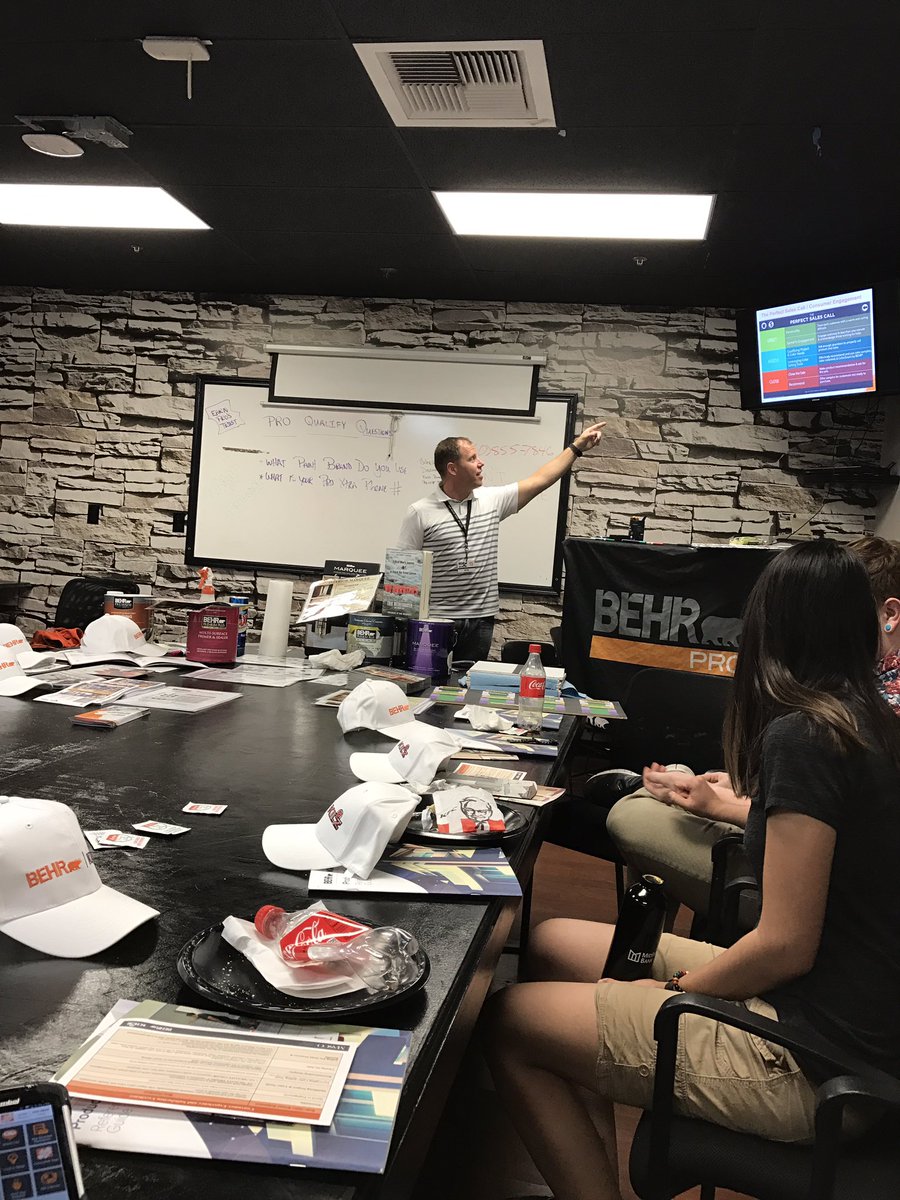 pepena45's tweet photo. Great class with @blaylock_rob with Behr @THD_Melissa @jim_varney @THD_D287 @HomeDepot @BehrPaint https://t.co/WelJ2Pyz7E
