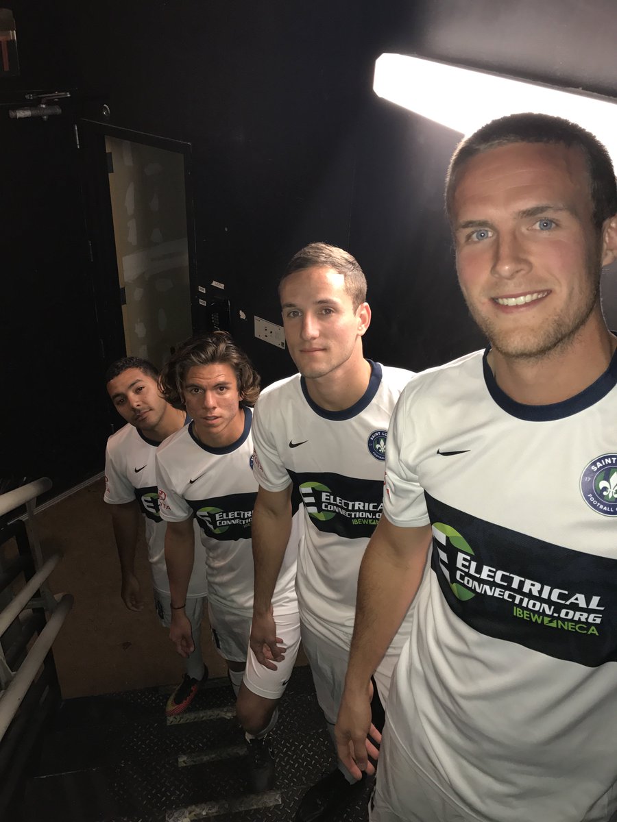 📸 | When you’re waiting to debut the new kit...