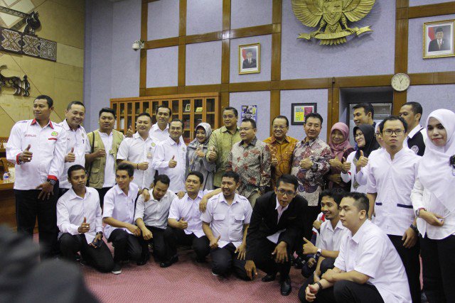 DPR_RI's tweet photo. DPR Akan Perjuangkan Perawat Honorer https://t.co/XcMYqOmfMr https://t.co/I9vSzurrUx