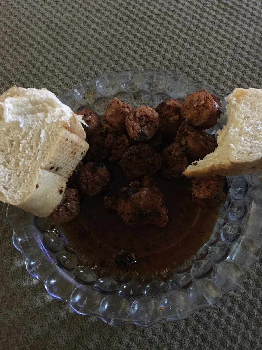 GiantsMngrNot's tweet photo. I just blew my own mind with this tonight. "Loukaniko" as my Greek side would call it. Sausage.... with a little French bread. #CookingForMe https://t.co/RZ8ZcqdlJJ