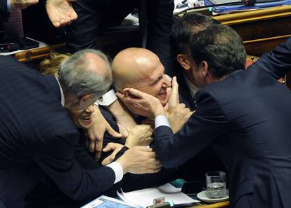 allenatorebis's tweet photo. Non so se è solo mio o è diffuso il senso di schifo che provo più che  per la #casta  per chi ancora li vota ! 🤢
#Pd #Fi 
#Lotti #Minzolini https://t.co/9BYvm7eOah