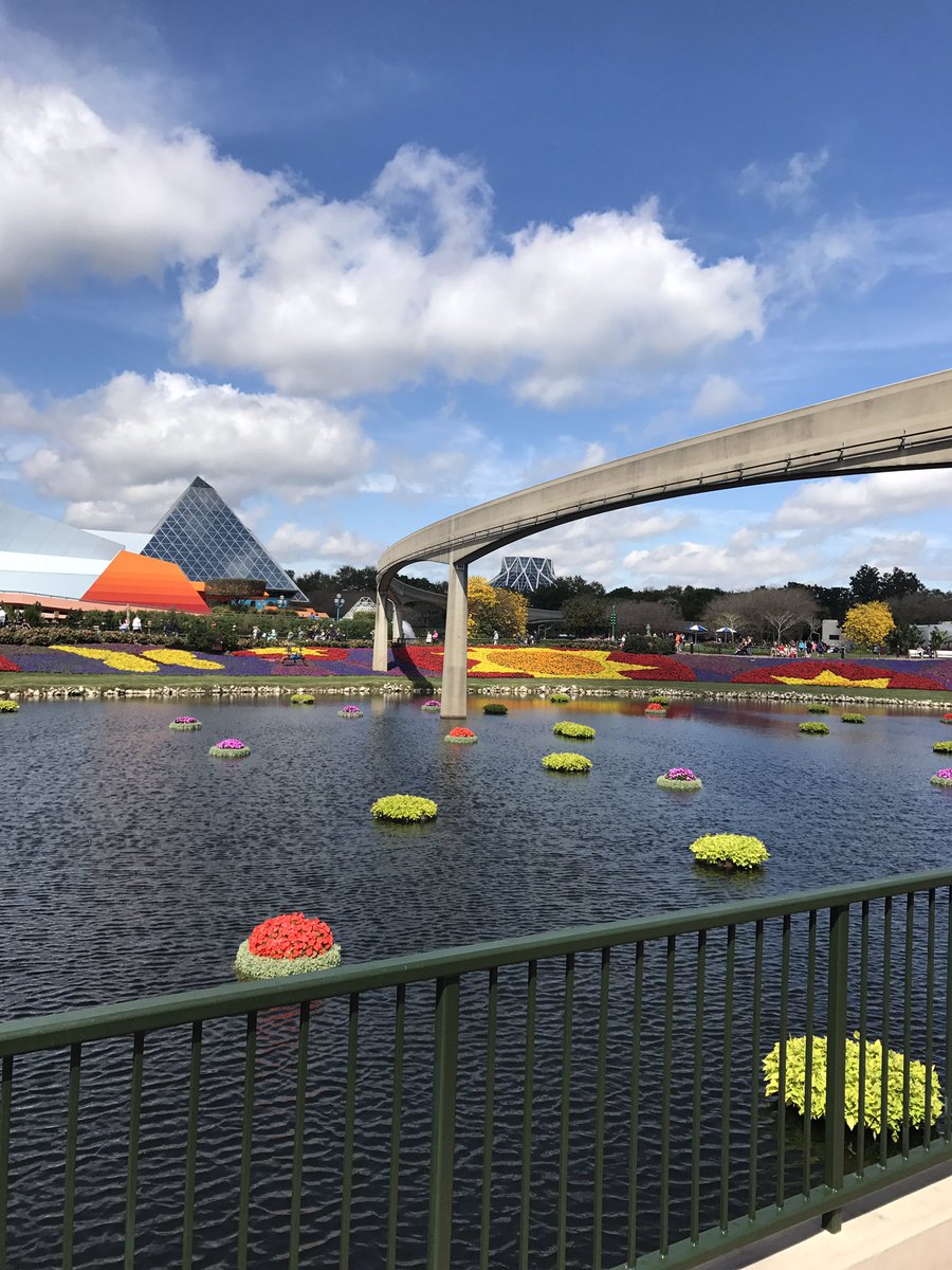 DiazM2705's tweet photo. Had such a great trip and met lots of new friends๐ค๐ผ#ehsdisney https://t.co/xJKL1kkuSi