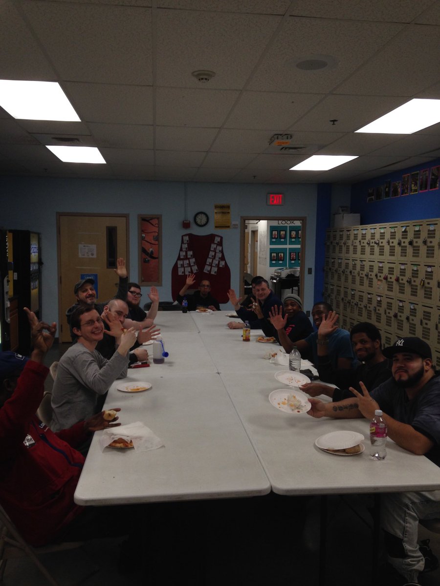 forrest1917's tweet photo. Thank you  pizza party for the best  unload/night crew out there #luvdoubletrucks!!!   @L_abbatecola @Legler1363 @denning25k @AliceLC17 https://t.co/SV0MQNzBPK