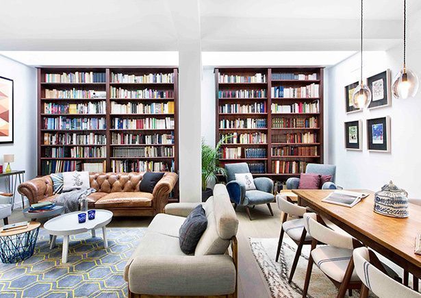 ADMEXICO's tweet photo. #InteriorismoAD Esta vivienda madrileña es el hogar de una familia apasionada por la lectura https://t.co/1QnAcOUPyT https://t.co/bdrLxYQ2M7