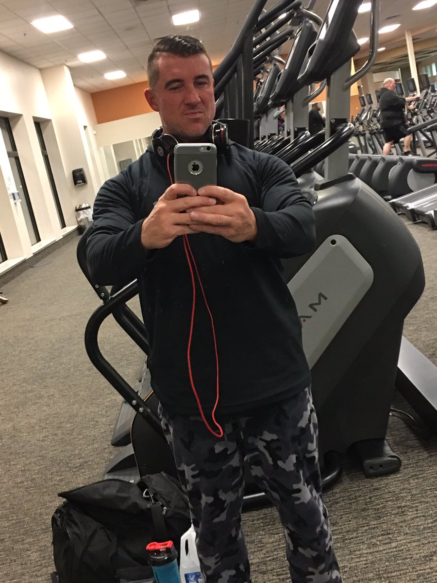 FeetofPhilly's tweet photo. Had to get chest in tonight after a super busy day. #GymLife #UnderArmour #FreshCut #ChestNight @LAFitness #Turnersville https://t.co/8VFE0Iigvp