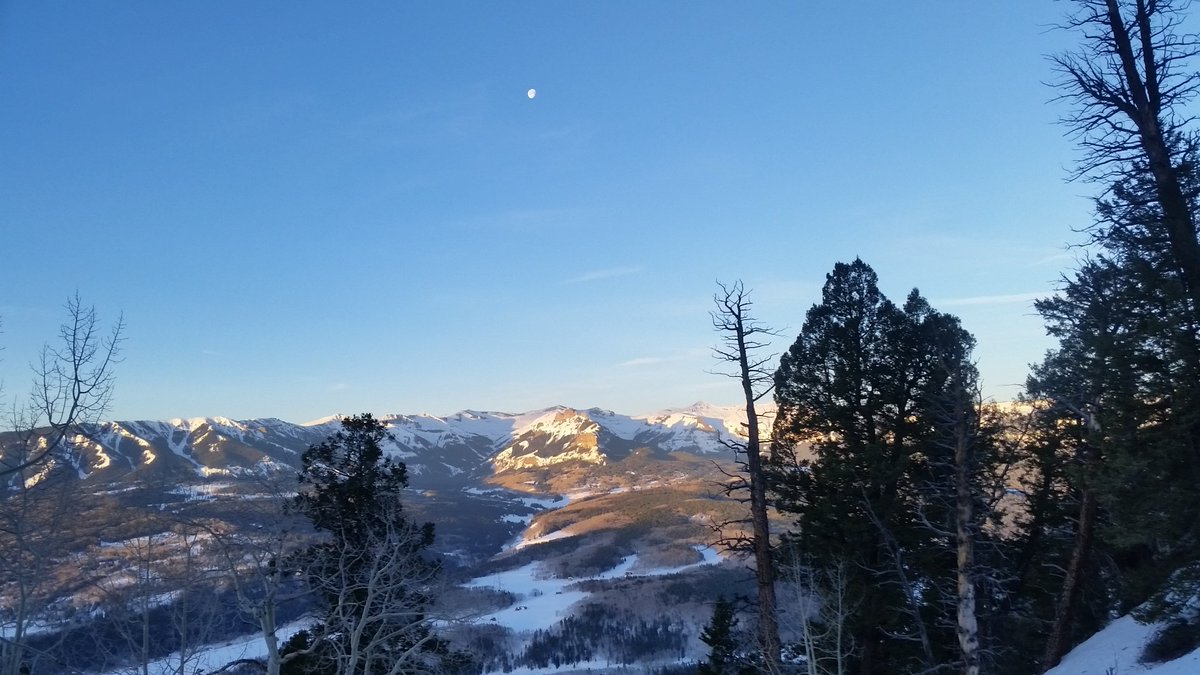 VisitGCB's tweet photo. Moonset. No filter needed. #thinksteepthoughts https://t.co/411KPE852z