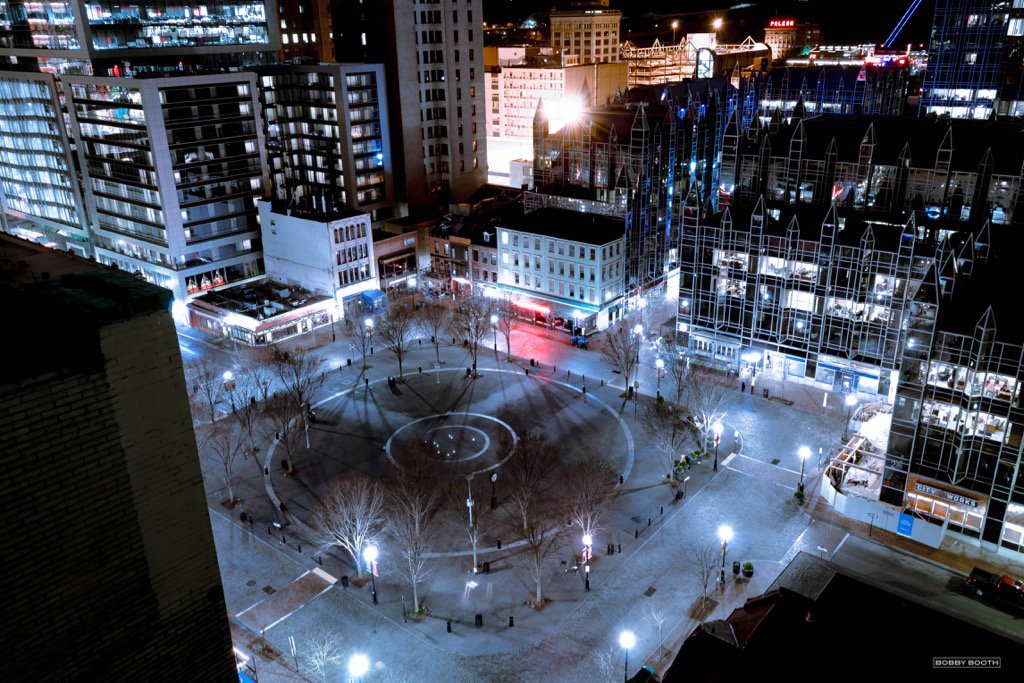 itsbobbybooth's tweet photo. Rooftops downtown #Pittsburgh https://t.co/4CPhSTRrv9