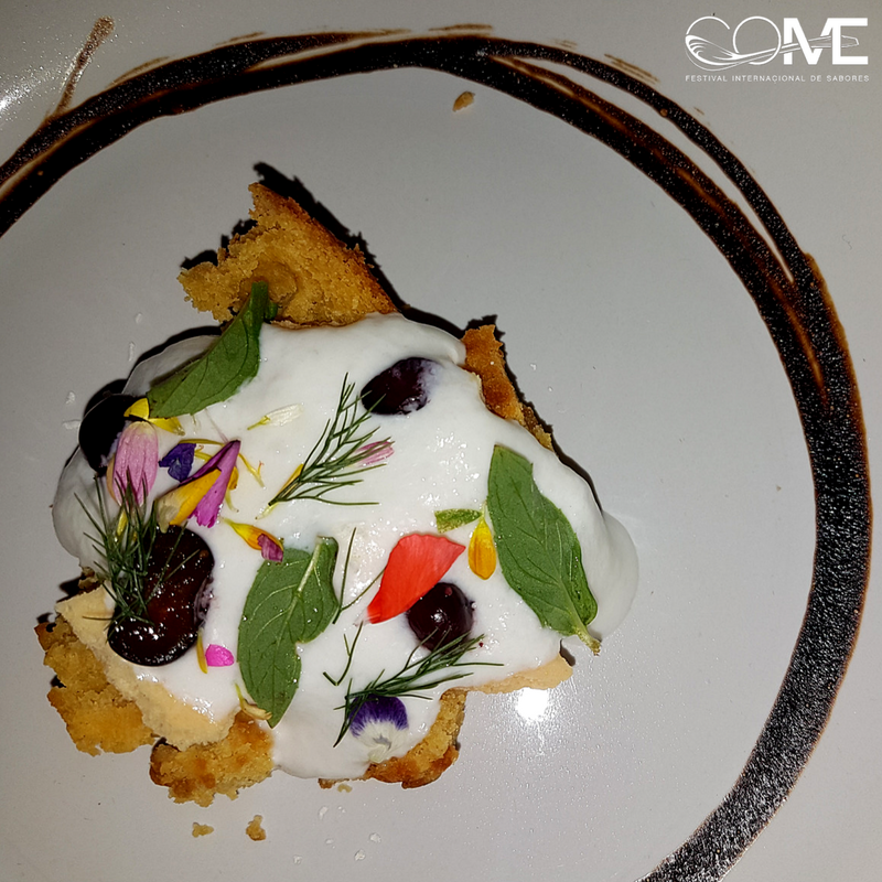 Pan de camote ahumado y queso oreado de Chipilo, #Puebla, creación del Chef Fernando Hernández para #COME2017 #MomentosCOME #CenaGala