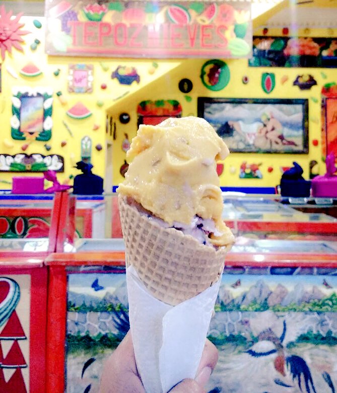 nodejesdeprobar's tweet photo. Hoy por hoy siguen siendo las mejores @TEPOZNIEVES de #Tepoztlan mi favorita:#besodeangel #frutosrojos y más #xicun (plátano🍌 con chispas) https://t.co/TxycioUOiJ