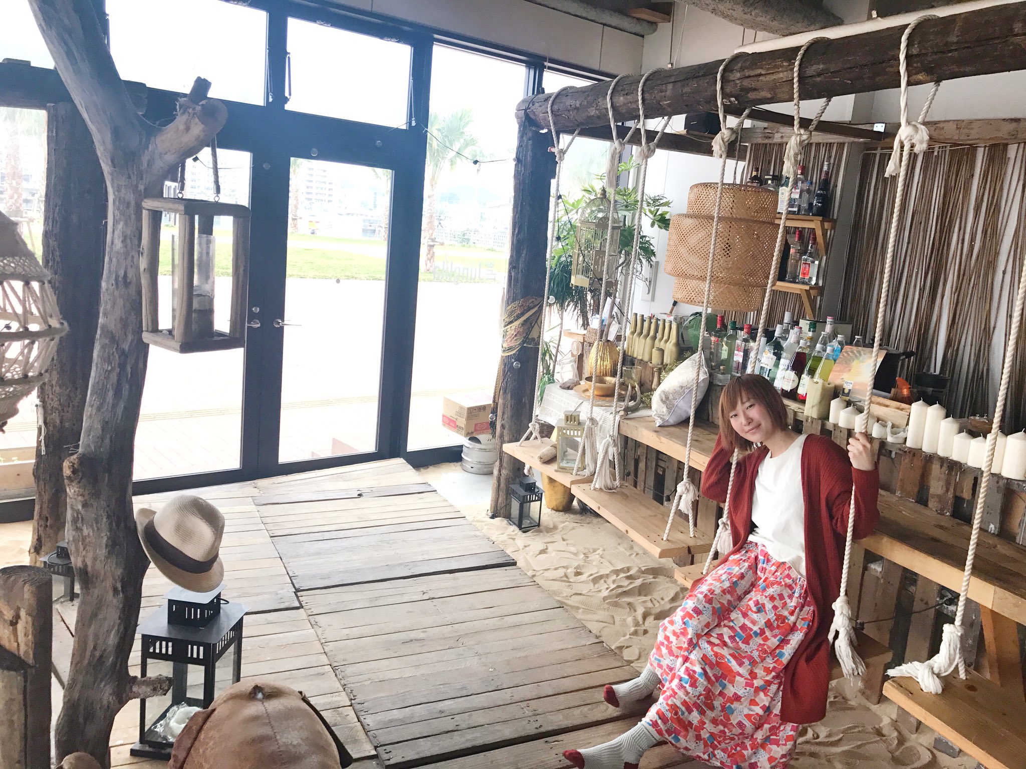 古性 のち Auf Twitter Instagramで見かけてからぜったい来たいと思ってた沖縄 北谷にあるブランコのあるカフェ Junglila 予想をはるかに上回る可愛さで浮かれすぎてる Wifiがないのと混み合いそうだからノマドはできなそう 残念 でも可愛すぎてやばい 旅