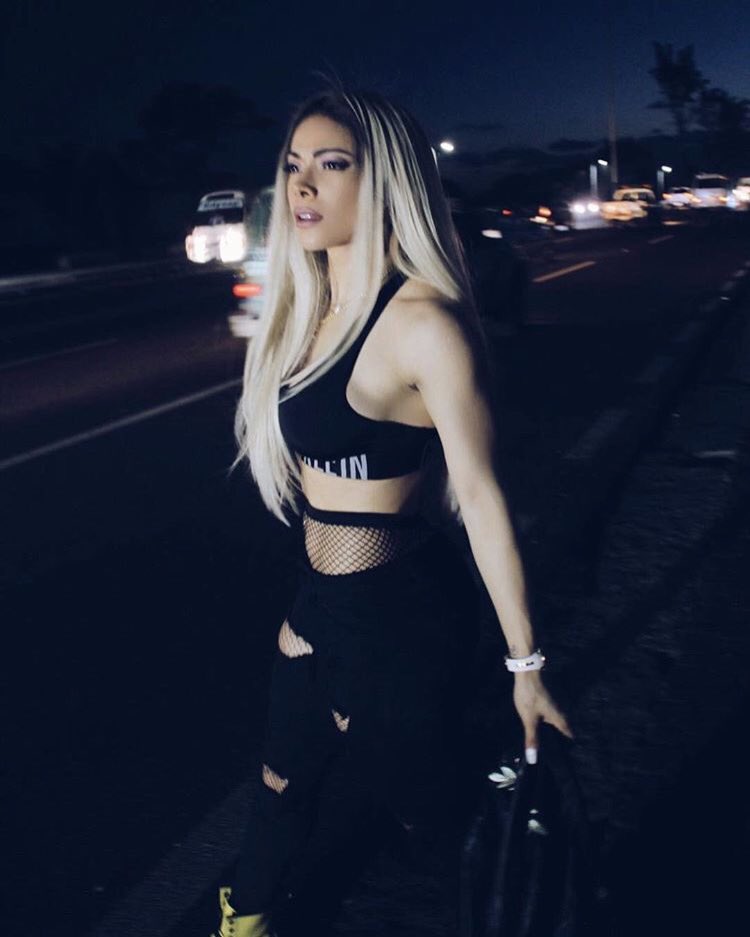 MaterialistaNY's tweet photo. Nuevas fotos 📸❤ de nuestra reina hermosa @lamaterialista1 ¿que les parece chicos? https://t.co/togVdE3DJb