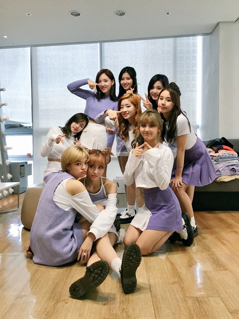 classyminari's tweet photo. I love these dorks. They deserve to be loved and appreciated. #ProTwice #๋ฏธ๋_์ฌ๋ํด_์์ํ #StandbyMina #GetWellSoonJihyo https://t.co/OyNL0o8w0T