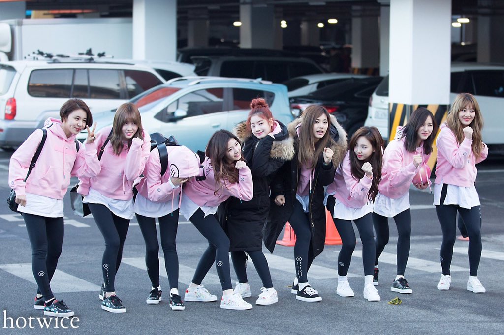 classyminari's tweet photo. I love these dorks. They deserve to be loved and appreciated. #ProTwice #๋ฏธ๋_์ฌ๋ํด_์์ํ #StandbyMina #GetWellSoonJihyo https://t.co/OyNL0o8w0T