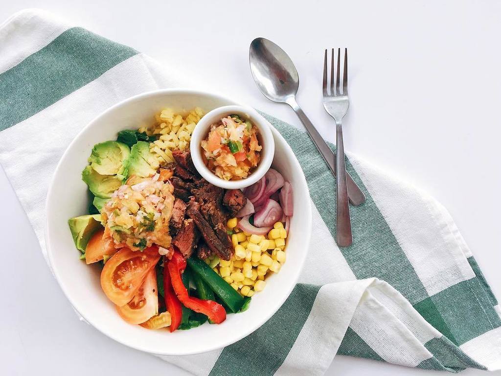 chaibarmy's tweet photo. Tangy and spicy! Spread some salsa on your next 🥗 ⠀
⠀
#chaibarmy #eatright #livefit #salad… https://t.co/KqctHuVk28 https://t.co/kSmaLJMGEe