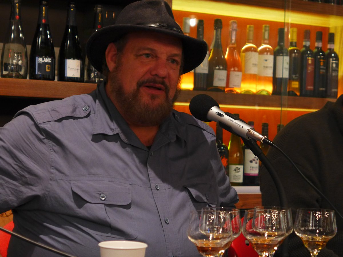 cooperedtot's tweet photo. Wonderful stories and tasty #rye #whiskey tonight. @DavePickerell on the @BeastMstrsClub podcast w/special pours of @WhistlePigRye https://t.co/OSbYvsnIAi