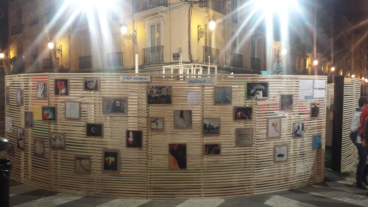 MalaltdeFalles's tweet photo. Sense #100iments de @borrull_socors, probablement la Falla amb més contingut crític i missatge de totes les #Falles 2017 👏👏👏👏👏 #falles2017 https://t.co/9J408Ehvnp
