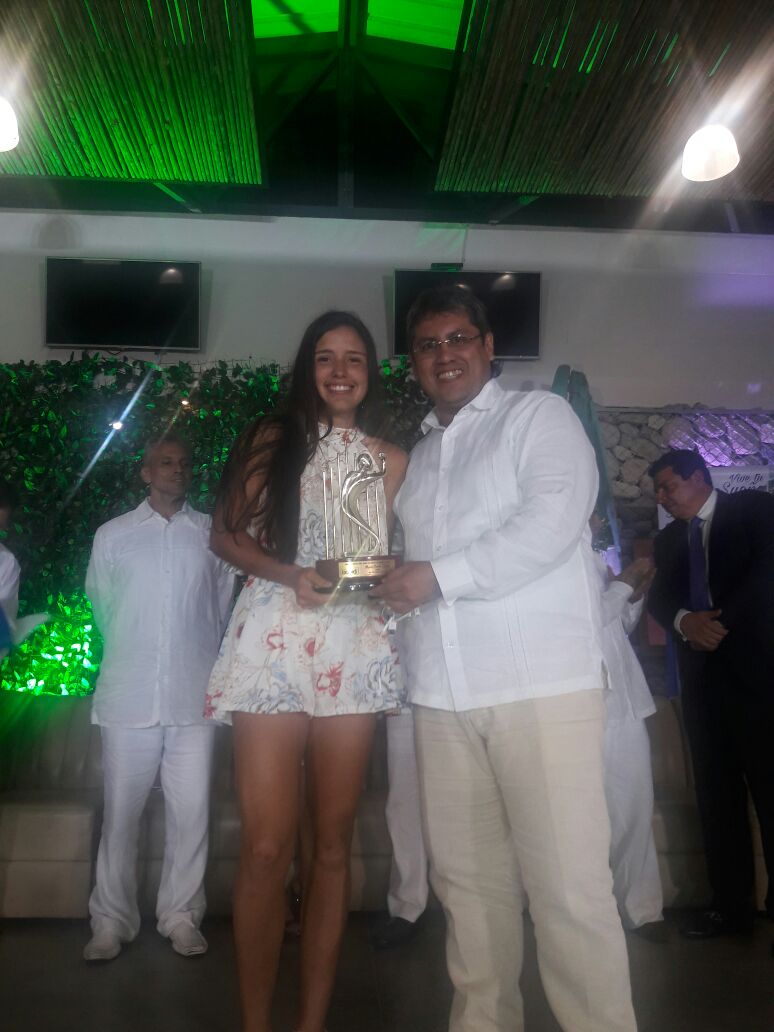 AcordNorte's tweet photo. Luis Arnulfo Sanchez Dueñas presidente Acord Norte con Maria Camila Osorio Serrano elegida como El Futuro Es Hoy en evento de Acord Colombia https://t.co/AYm8E7voMP