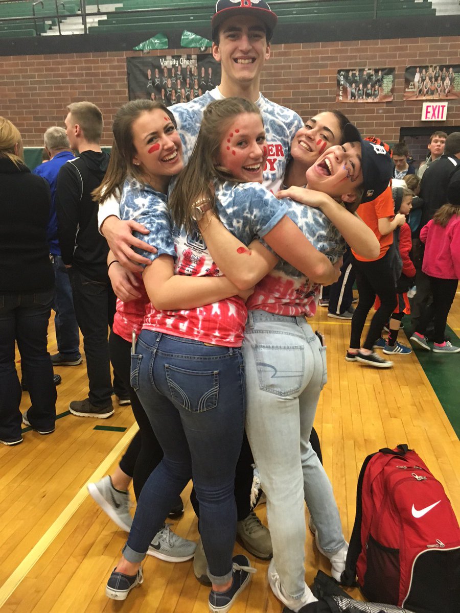 grace_ellwanger's tweet photo. Senior year has been an absolute blast w/ the best ppl, memories, & experiences. I have so many ppl 2 thank for that. #StraightBlessed https://t.co/5fAj0BVpHl