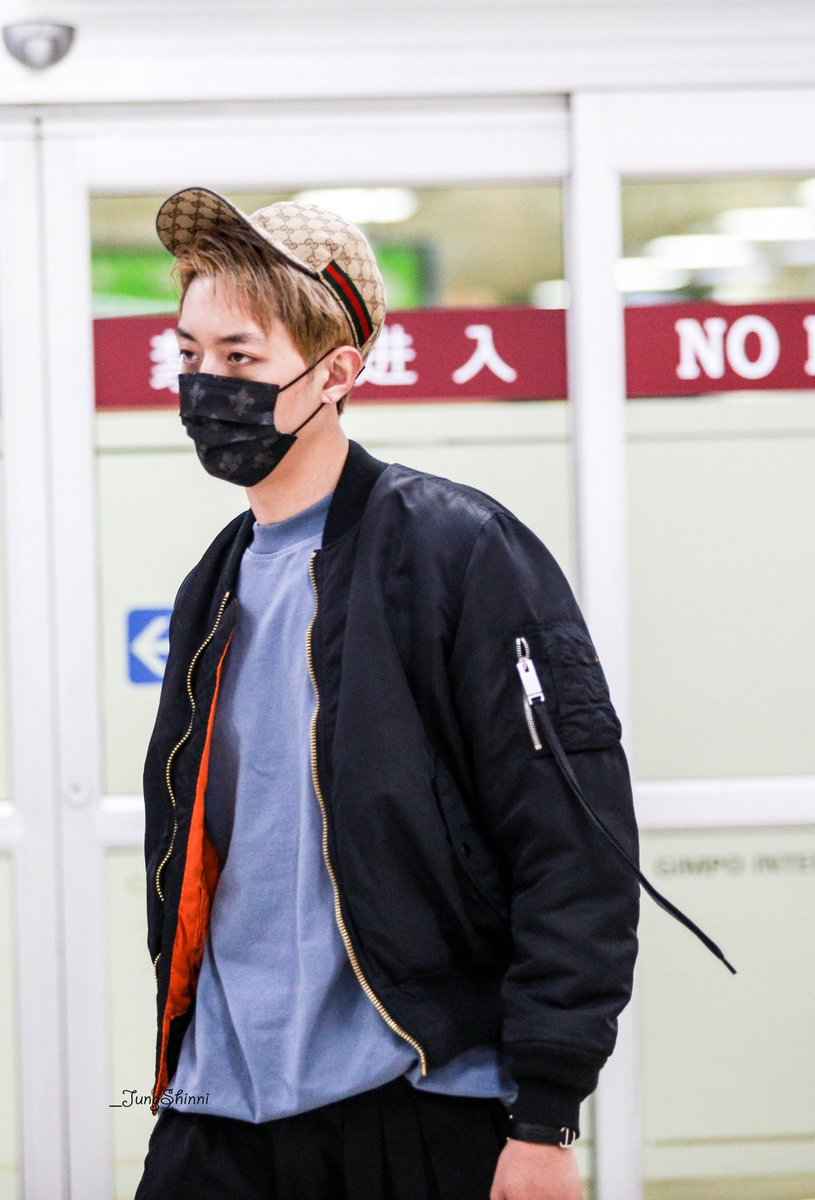 _JungShinni's tweet photo. #CNBLUE #이정신 #LeeJungShin  
170317 김포공항 입국~
https://t.co/Uf0YRs6Iol https://t.co/EwZcyk6gxL