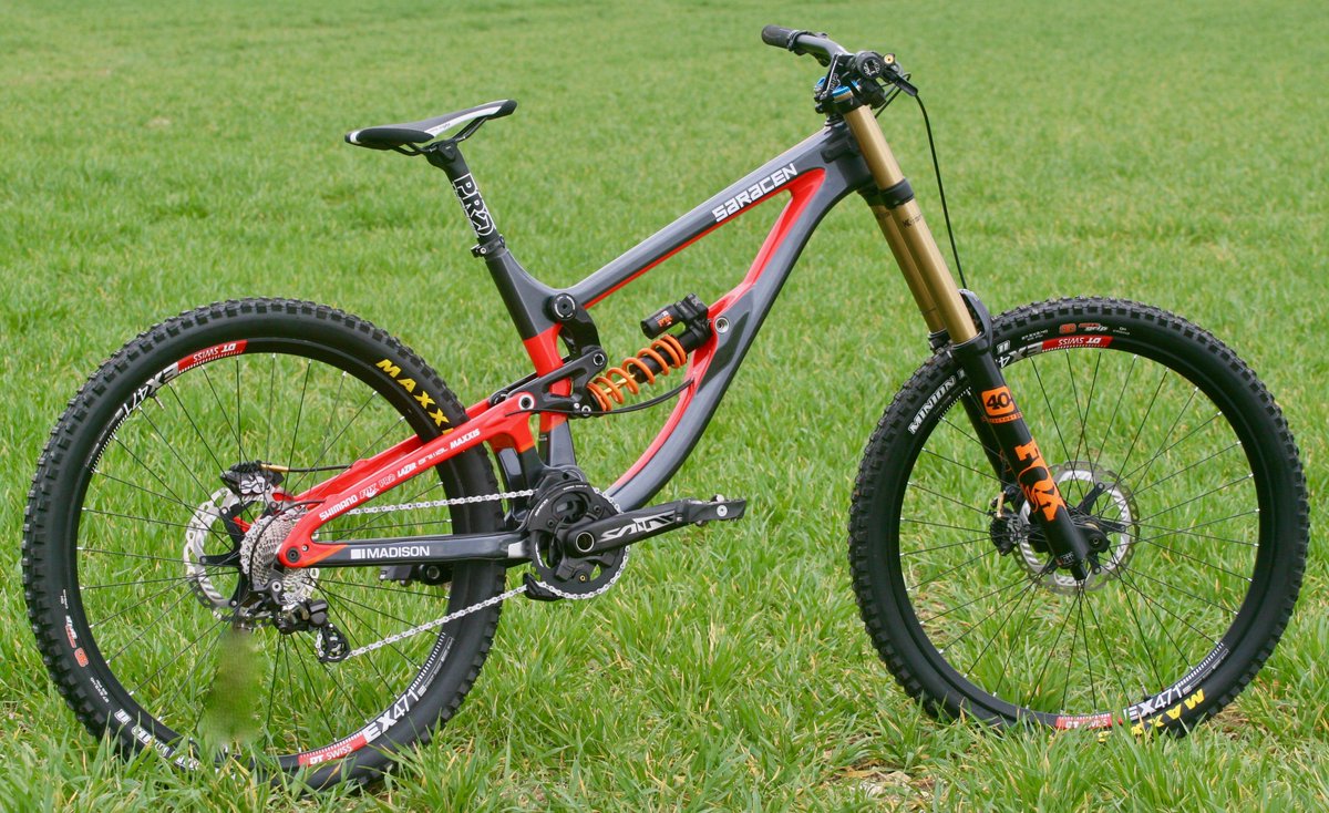 SaracenBikes's tweet image. Say hello to our new-look @MadisonSaracen Team Myst for 2017 with a sexy new paint job! Read the story here: bit.ly/2017TeamMyst