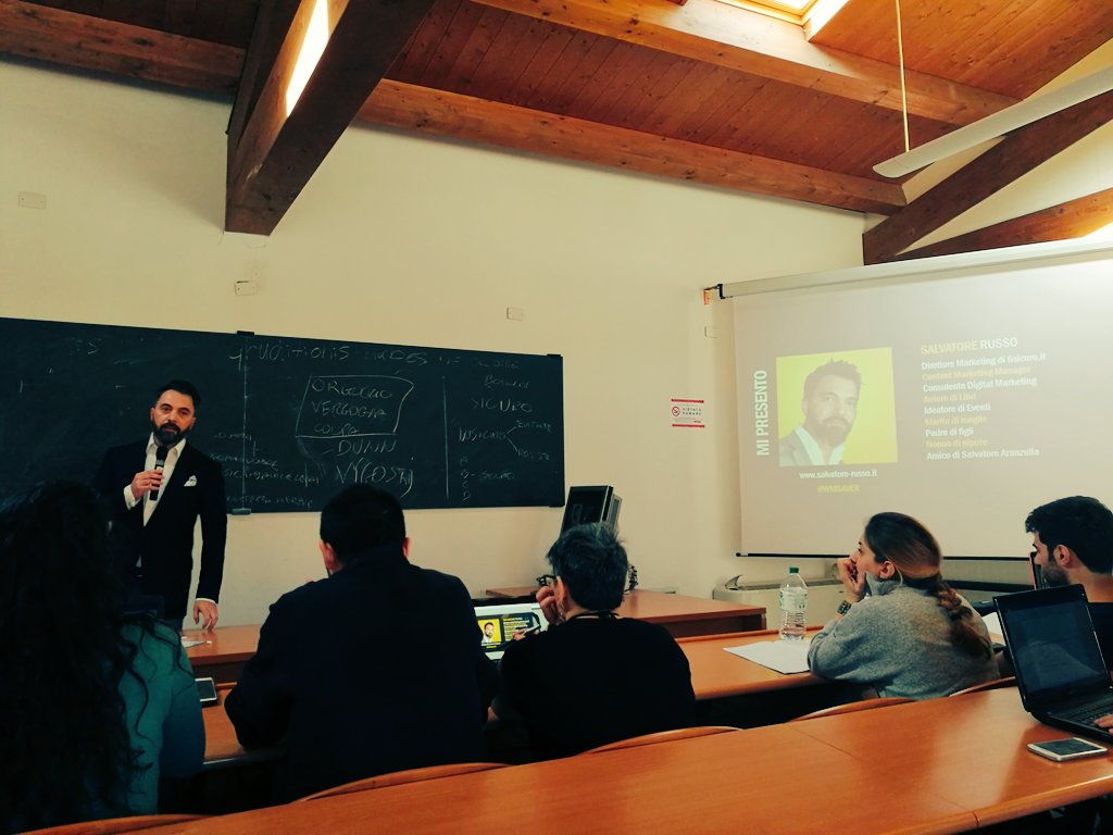 giulichina's tweet photo. Oggi un altro ospite dal Prof @denobilif 
Come realizzare un blog multi-autore? Ce lo spiega @WMSaver 
#ComunicazioneWeb @compassunibo https://t.co/vA331x5qY6