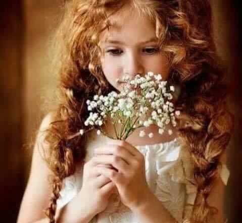 كُلّ النّهايات الحزينة تعيد خَلق قلبك بشكلٍ مًُختلف
 تجعلك تسير دون مَلامح ودون أمل .🌸🌪