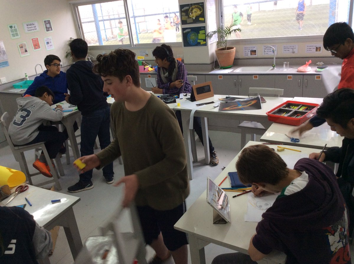 TBSyear8's tweet photo. Year 9a, working on Science week poster competition https://t.co/a2pFkwMjgJ