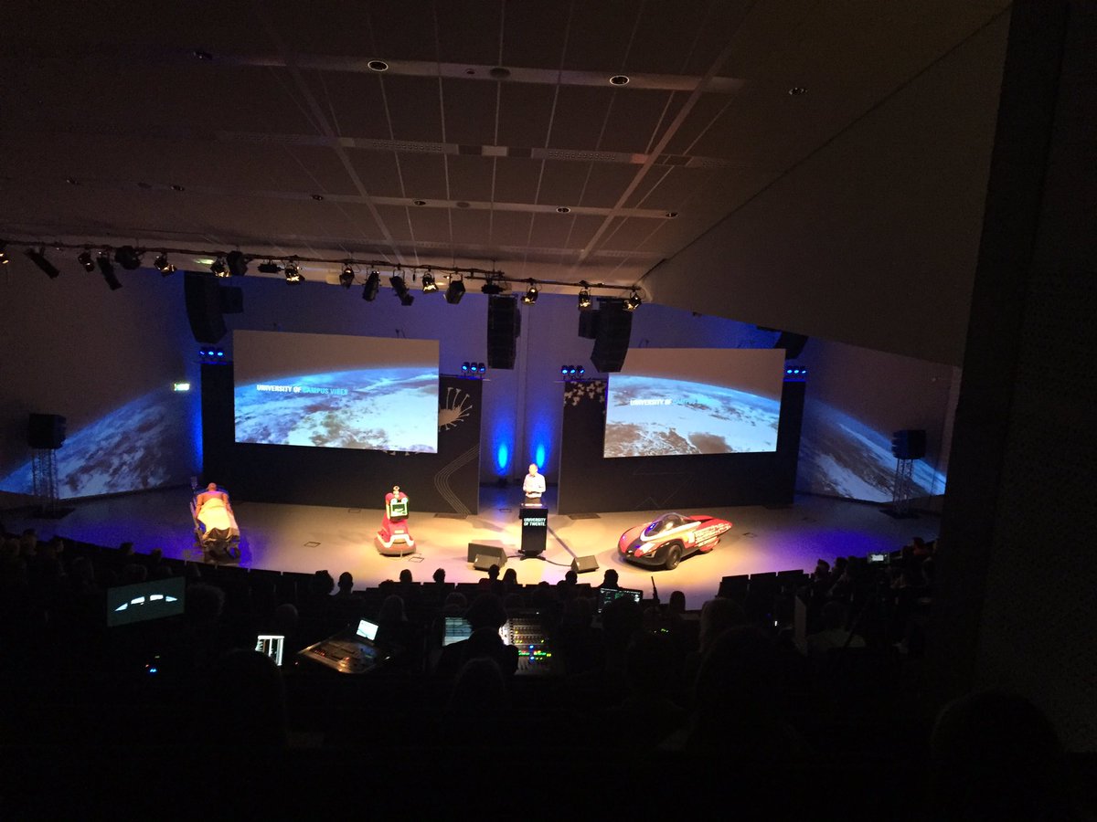 AtillaKerpisci's tweet image. Prof @HansHilgenkamp opening our Bachelor #OpenDay at our #UniversityofTwente with a #HighTechHumanTouch speech and visuals! #proud #utwente