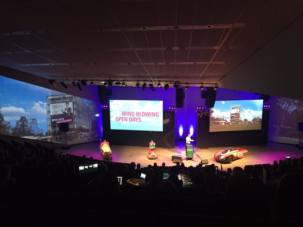 AtillaKerpisci's tweet image. Prof @HansHilgenkamp opening our Bachelor #OpenDay at our #UniversityofTwente with a #HighTechHumanTouch speech and visuals! #proud #utwente