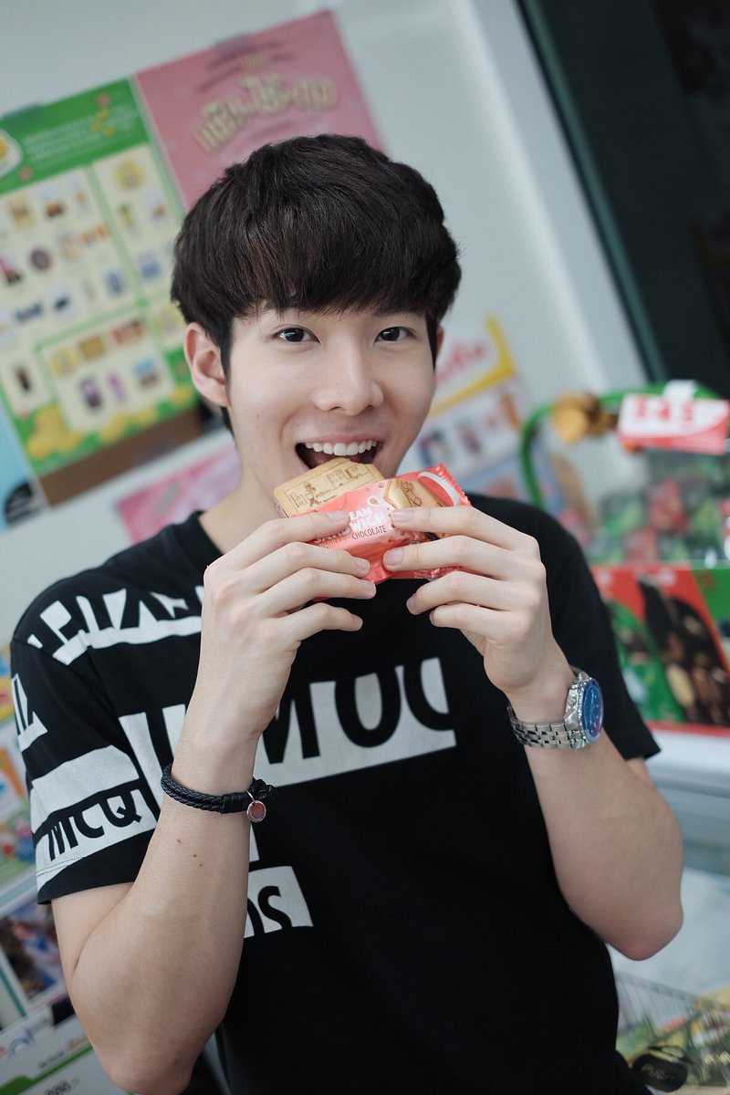 kittisak__'s tweet photo. 2คนนี้ชอบทำอะไรคล้ายๆกันเนาะ น่ารักกกกก💕 @kavinpat_t  @gxxod4 #wallssandwich https://t.co/E9po7u0tou