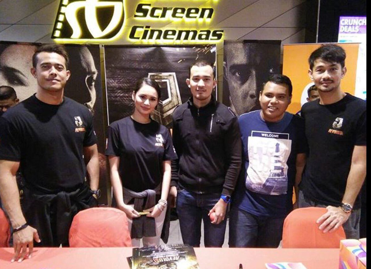 goodboyz88's tweet photo. with J Revolusi cast @themmailonline @GSCinemas #GSC30 #MMOGiveaways https://t.co/nfQiu9xnmE