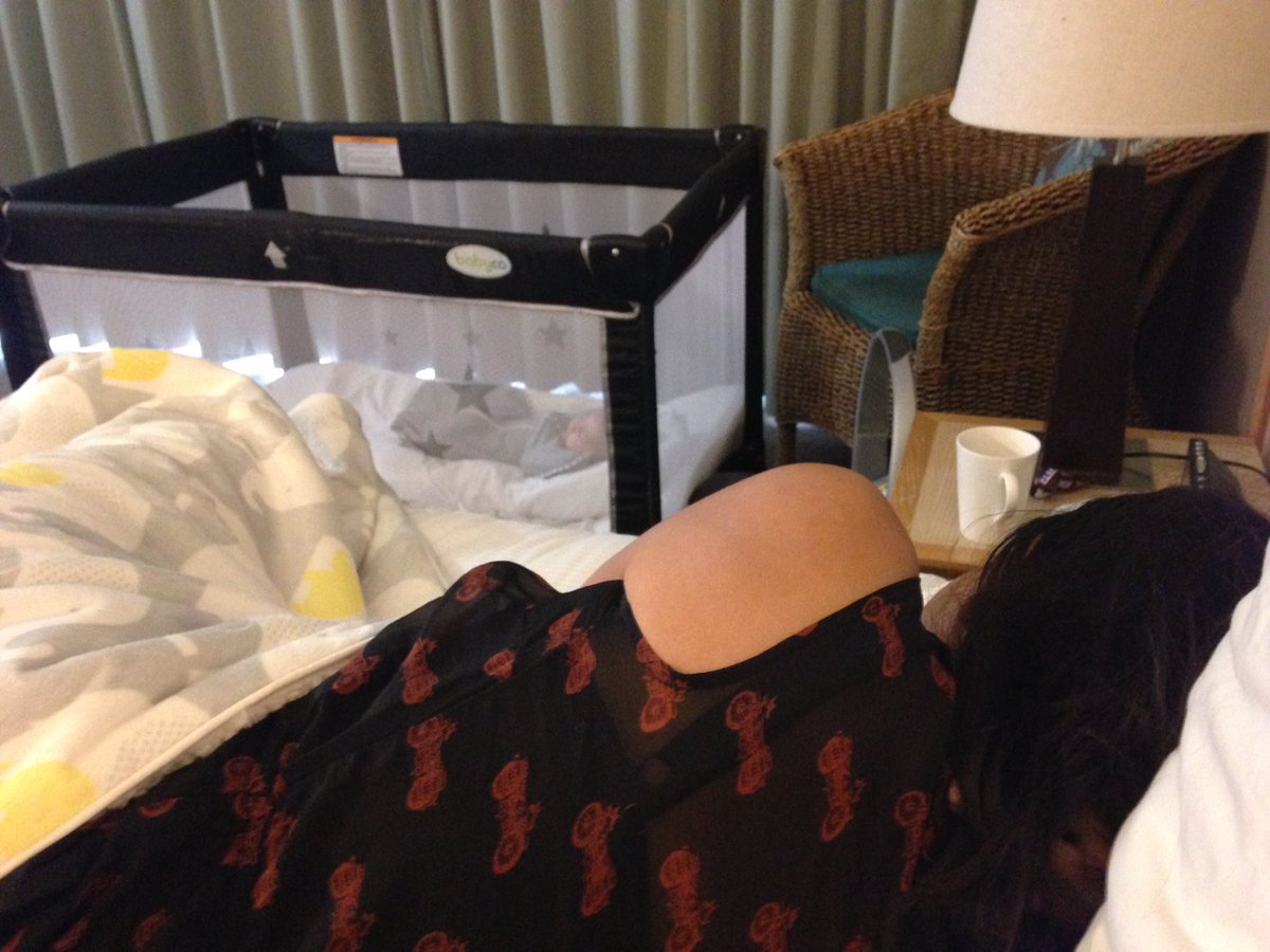 On holiday at #bayofislands with Jay &amp; Mila. They have been sleeping since we got here... #watchingcricket #familytime