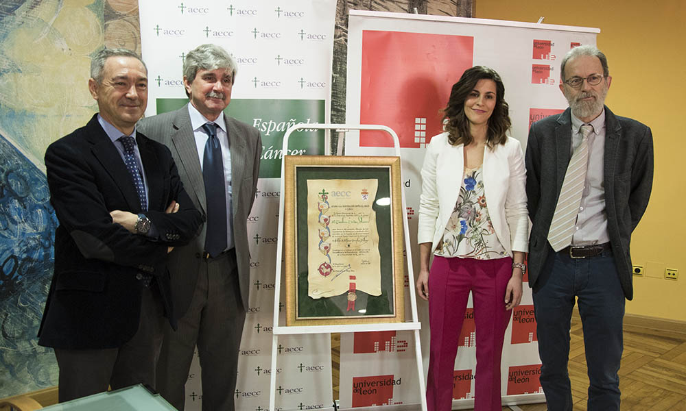ValenciaDeDJuan's tweet photo. La coyantina Carolina Méndez (@carolinamb93), a 'la cabeza' de la investigación contra el cáncer hepático.@aecc_es https://t.co/CnoO0iFTOP https://t.co/Yy6J0Lj5gh