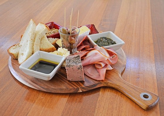 Friday afternoon feeling #peckish and this isn't helping, see you tomorrow!  #food #wine #sagreat @BrandSouthAust <a href="/EatLocalSA/">Eat Local SA</a>