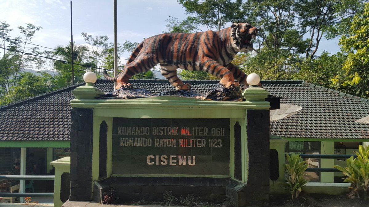 infobdg's tweet photo. via @kodam3siliwangi: The New "TIGER STATUE" of CISEWU simbol kebanggaan SILIWANGI https://t.co/Bzy5jO8Hb3