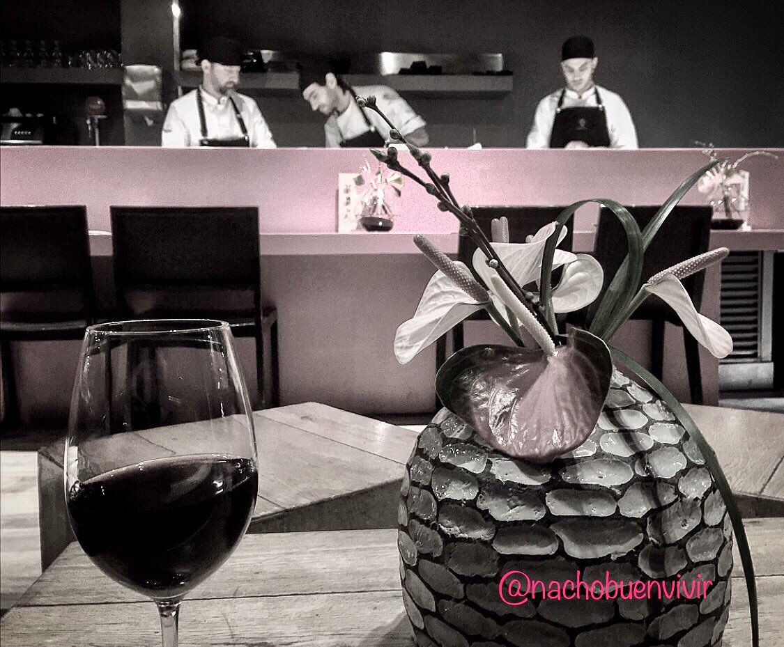 nachobuenvivir's tweet photo. #elpispa #montsant #tinto #porcopas de @Codorniu_ES en el #japo #demoda en #barcelona @GrupoNomo #buenservicio en #sala y #cocina https://t.co/yk1N4KHSWn