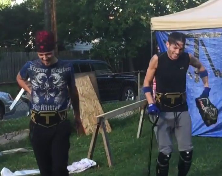 SemmiWutkenspls's tweet photo. @AsylumShawnLee @REALKevinBrooks Why the fuck you posting pictures of 2 gay fucking hobo primmadonna bitches? https://t.co/hQhTZeHpHo