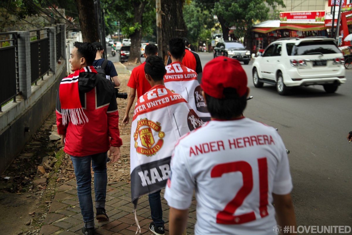 Luar biasa rasanya bisa berjumpa fans #MUFC yang begitu bersemangat di Jakarta jelang #ILOVEUNITED pada Minggu besok! 🇮🇩🔴