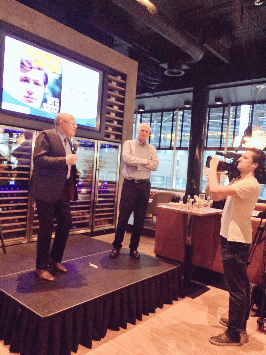 In de Kuip de biografie van Rinus Israel gepresenteerd met mooie beelden.Wat een feest met de legendarische voetbal helden@feyenoord