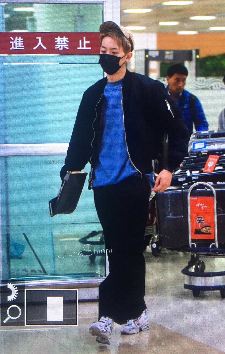 _JungShinni's tweet photo. #CNBLUE #이정신 #LeeJungShin  
170317 김포공항 입국~👆 https://t.co/znHrVDeat5