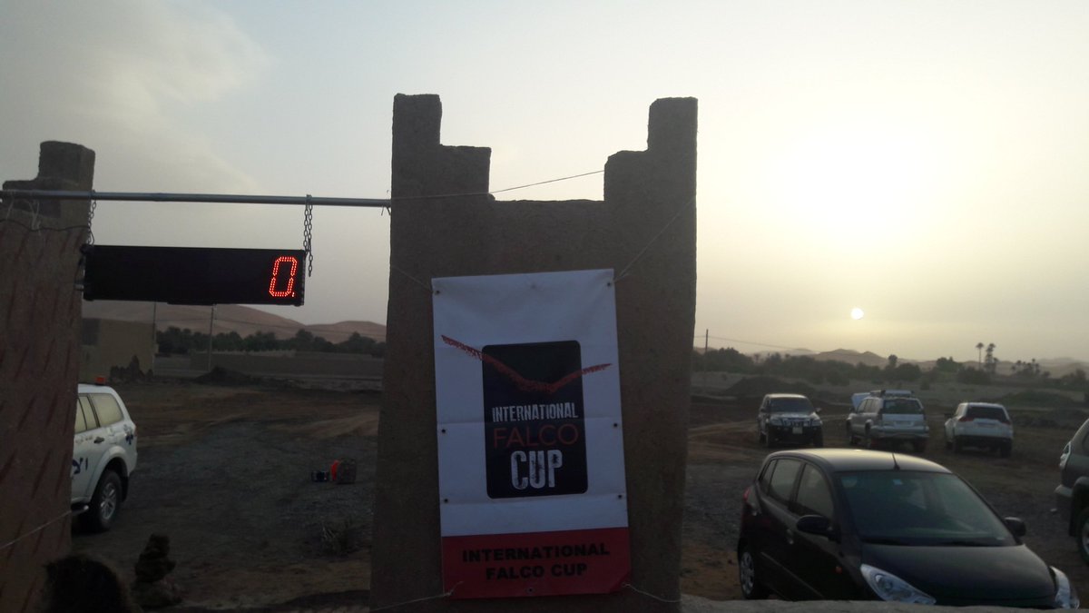 CarrerasMontana's tweet photo. EN 10 MINUTOS ARRANCA @FalcoDesert 2017 El desierto y sus dunas esperan a más de 30 valientes. #EstoesFalcoDesert 👉 https://t.co/bqWfA2hLfN https://t.co/rRIMJhDh0E