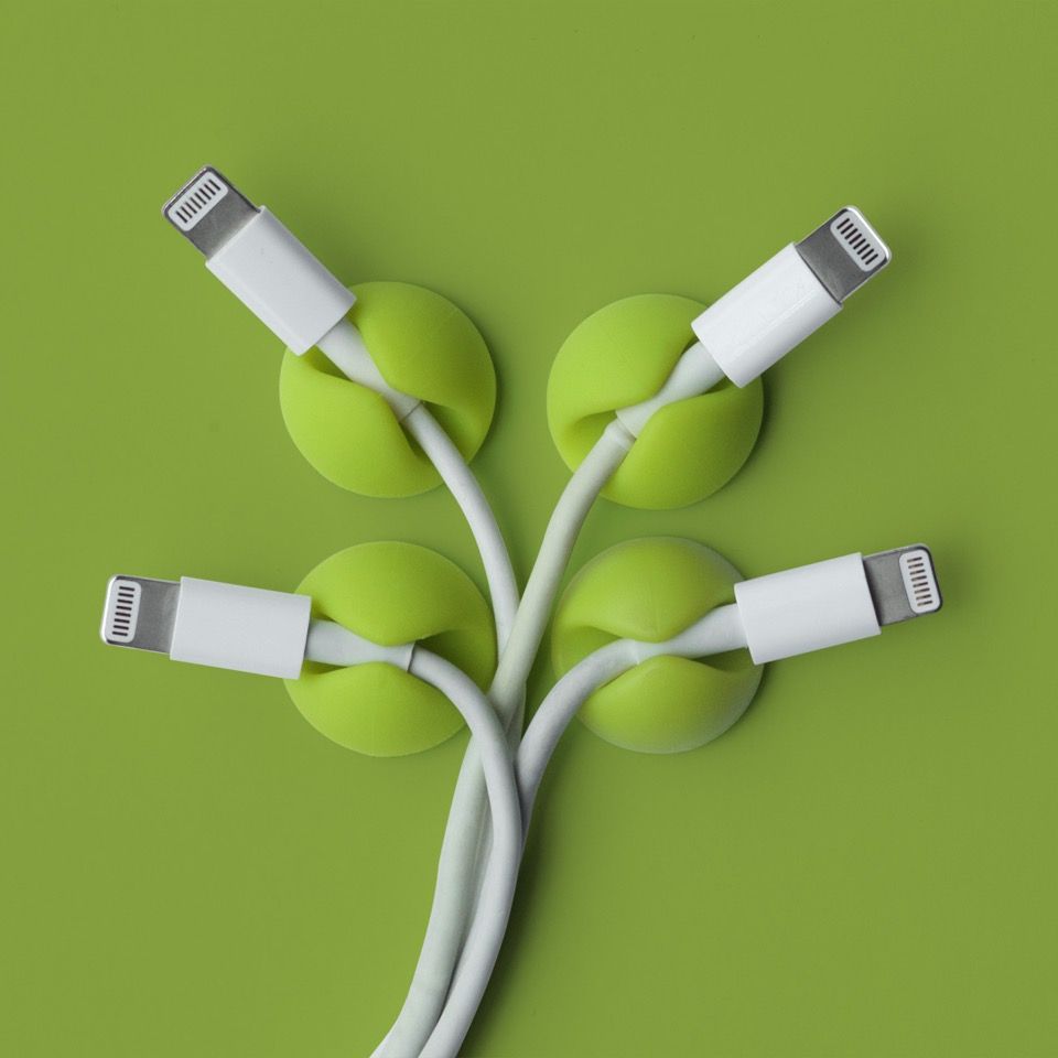 bluelounge's tweet photo. The luck of the organized! Happy St. Patrick's Day #FourLeafClover #CableDrop https://t.co/xErWsveIfg